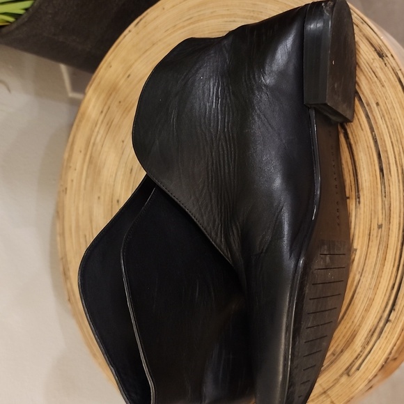 Zara Leather Black Ankle Boots With V Vamp Pointed Elf Boots EU 39 US 8.5 - Picture 3 of 9